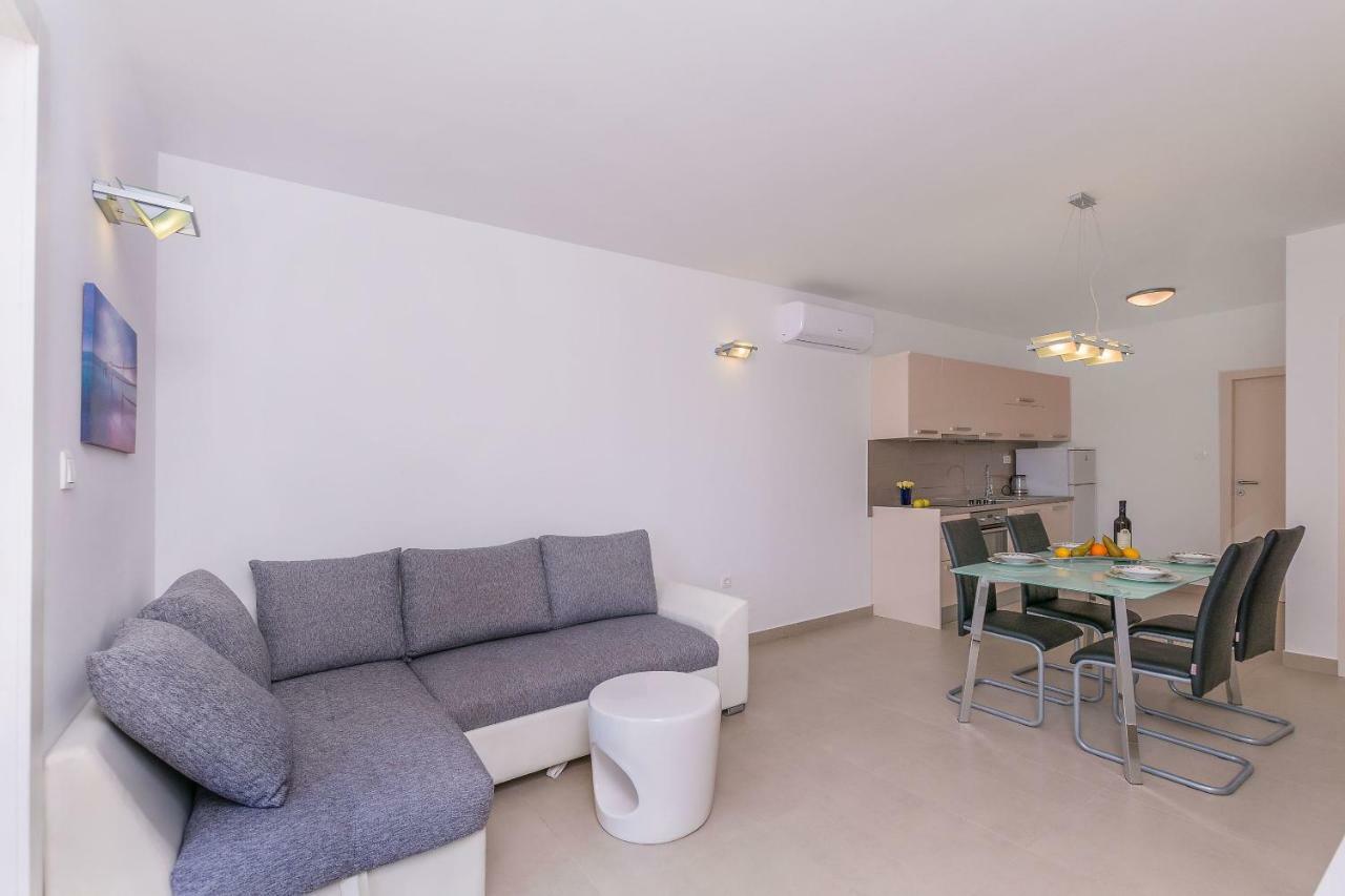Apartments Villa Aquamarine Duce Bagian luar foto