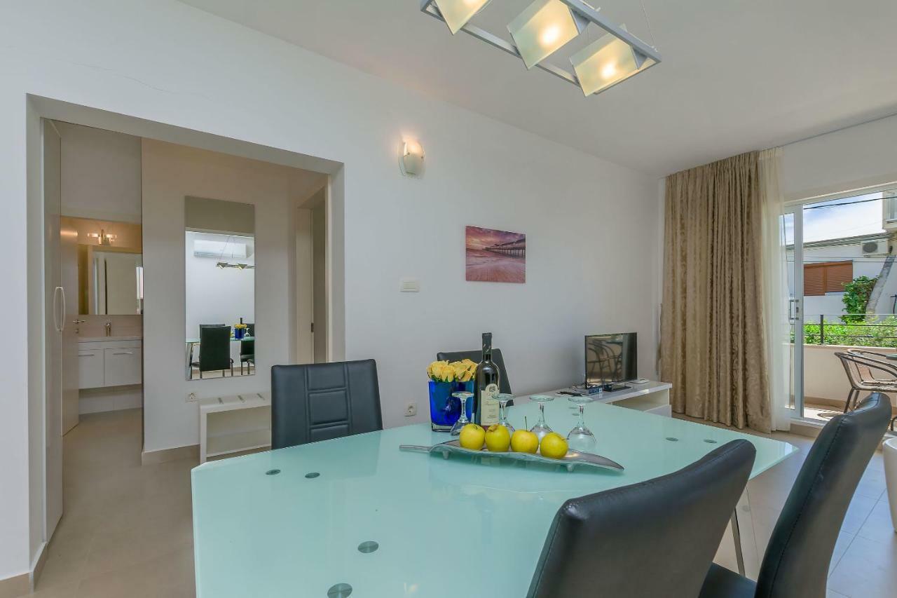 Apartments Villa Aquamarine Duce Bagian luar foto