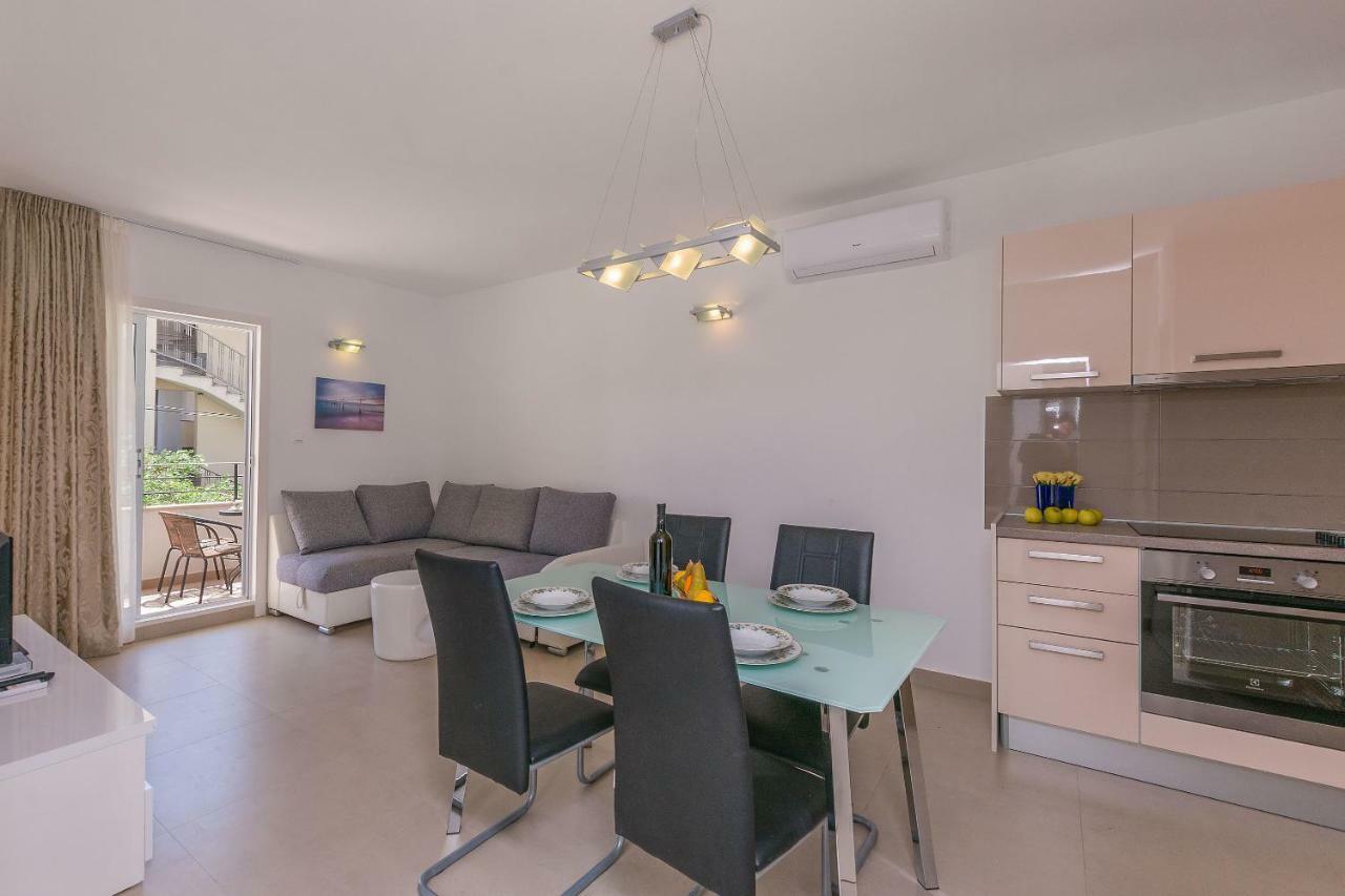 Apartments Villa Aquamarine Duce Bagian luar foto