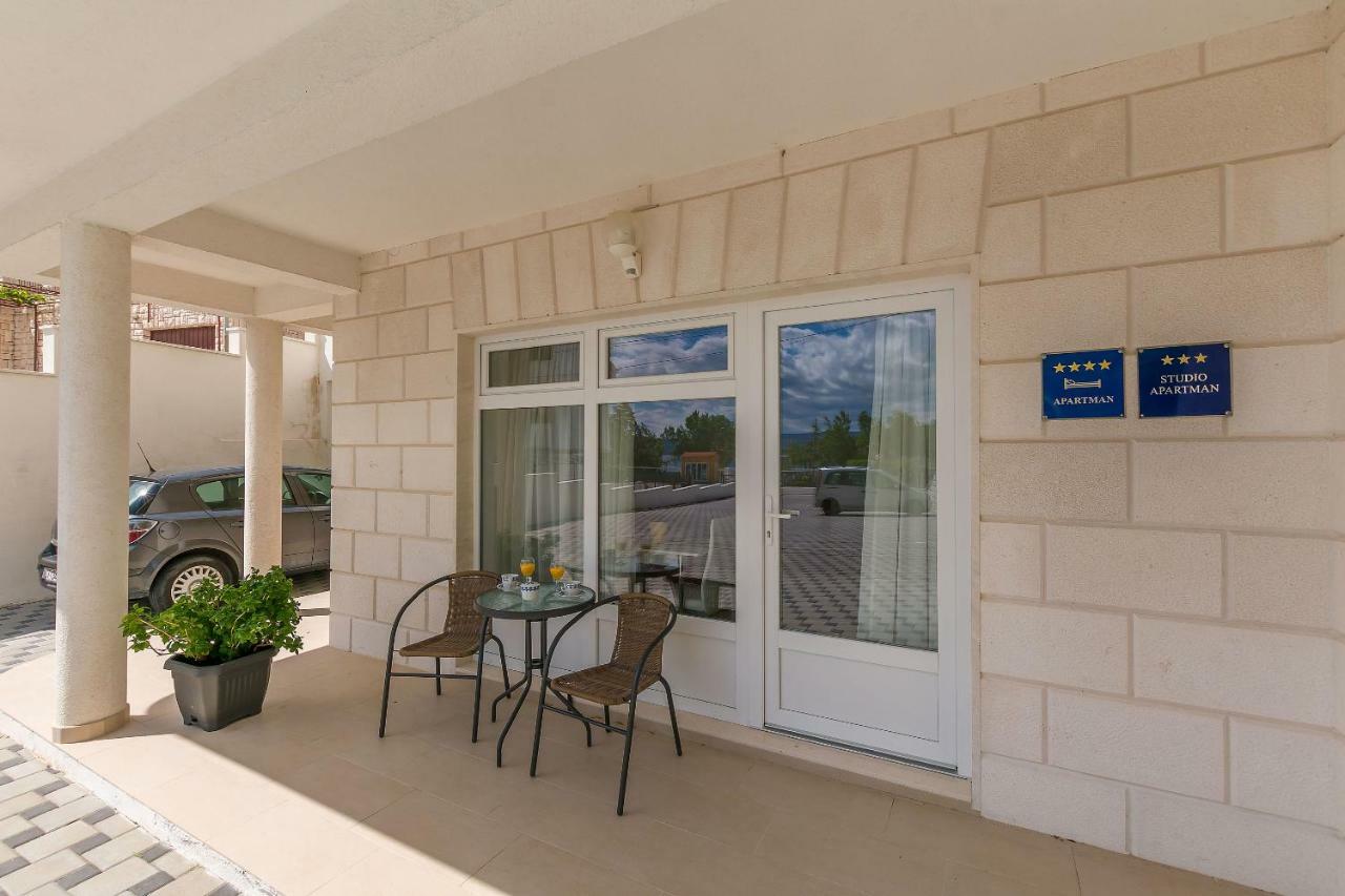 Apartments Villa Aquamarine Duce Bagian luar foto