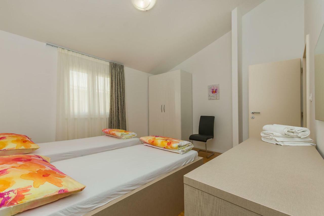 Apartments Villa Aquamarine Duce Bagian luar foto