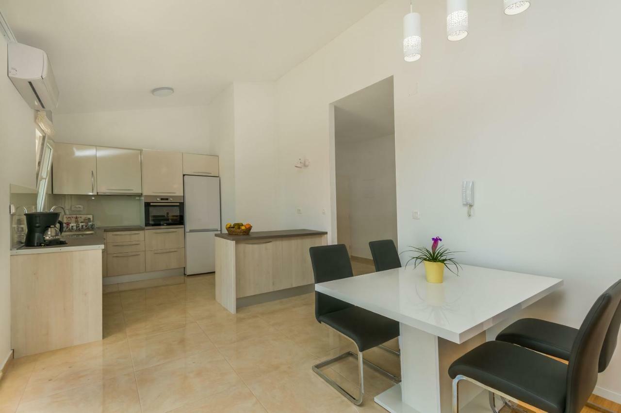 Apartments Villa Aquamarine Duce Bagian luar foto