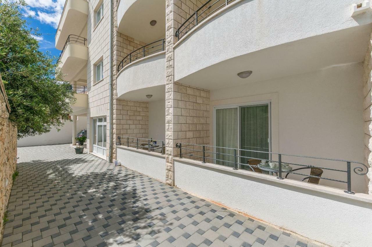 Apartments Villa Aquamarine Duce Bagian luar foto