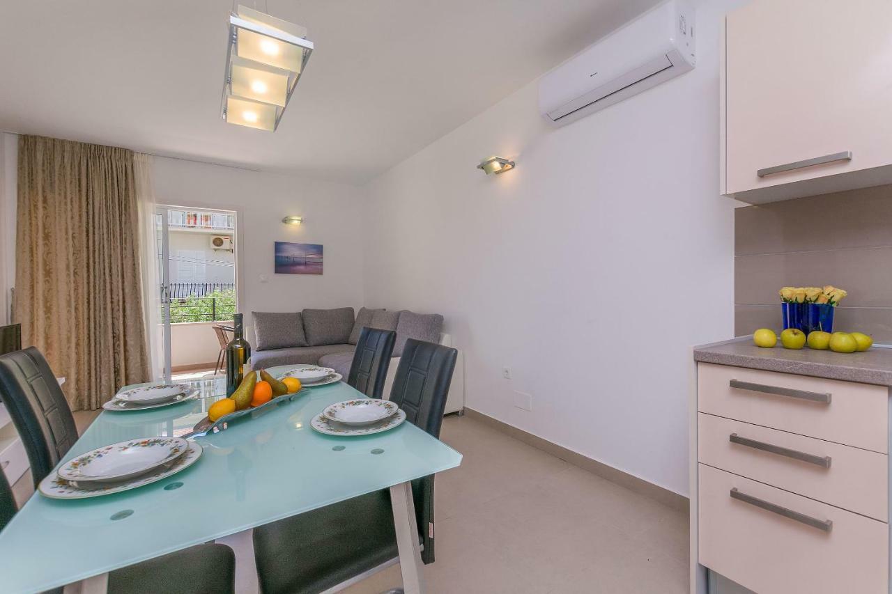 Apartments Villa Aquamarine Duce Bagian luar foto