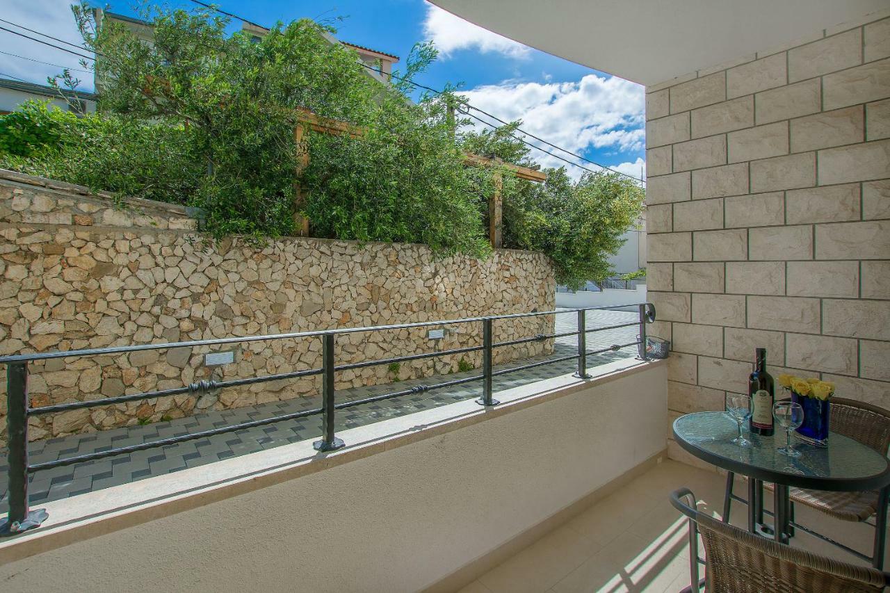 Apartments Villa Aquamarine Duce Bagian luar foto