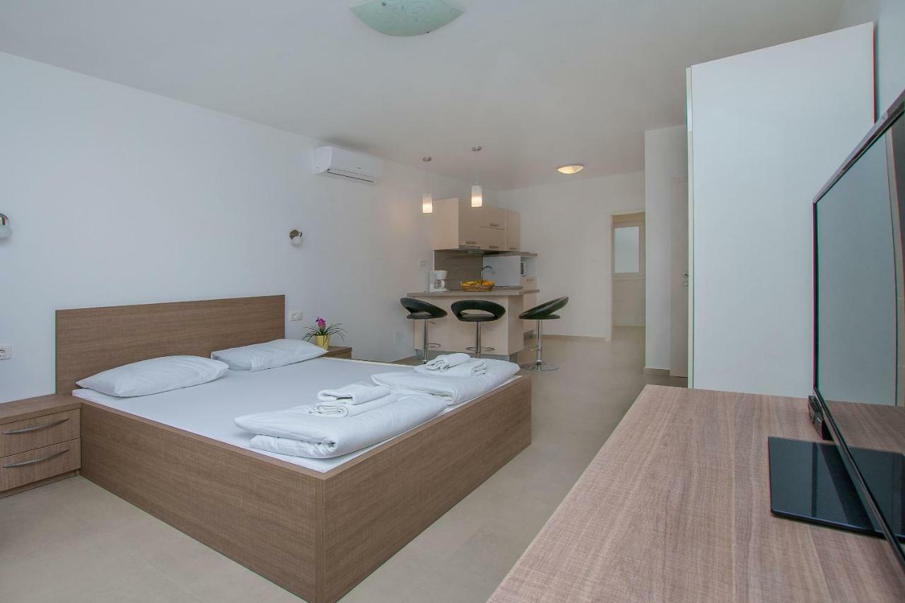 Apartments Villa Aquamarine Duce Bagian luar foto