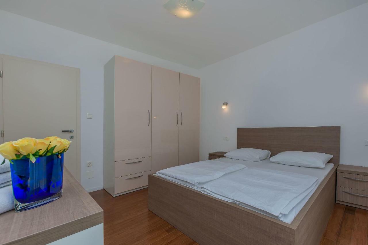 Apartments Villa Aquamarine Duce Bagian luar foto