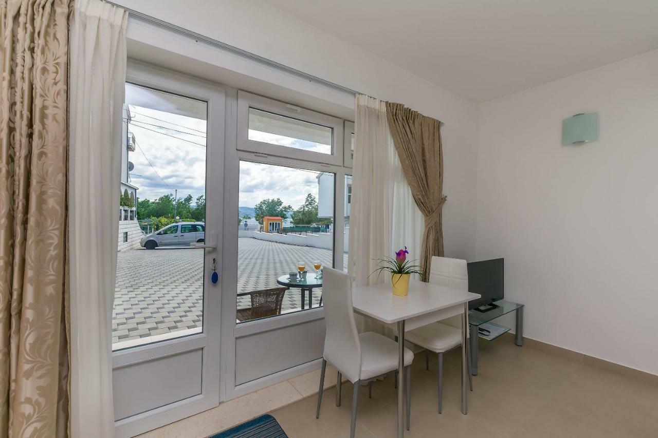 Apartments Villa Aquamarine Duce Bagian luar foto