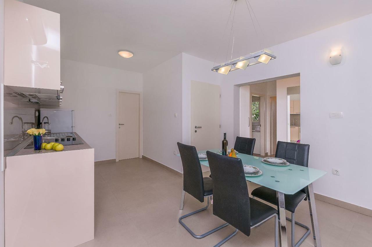 Apartments Villa Aquamarine Duce Bagian luar foto