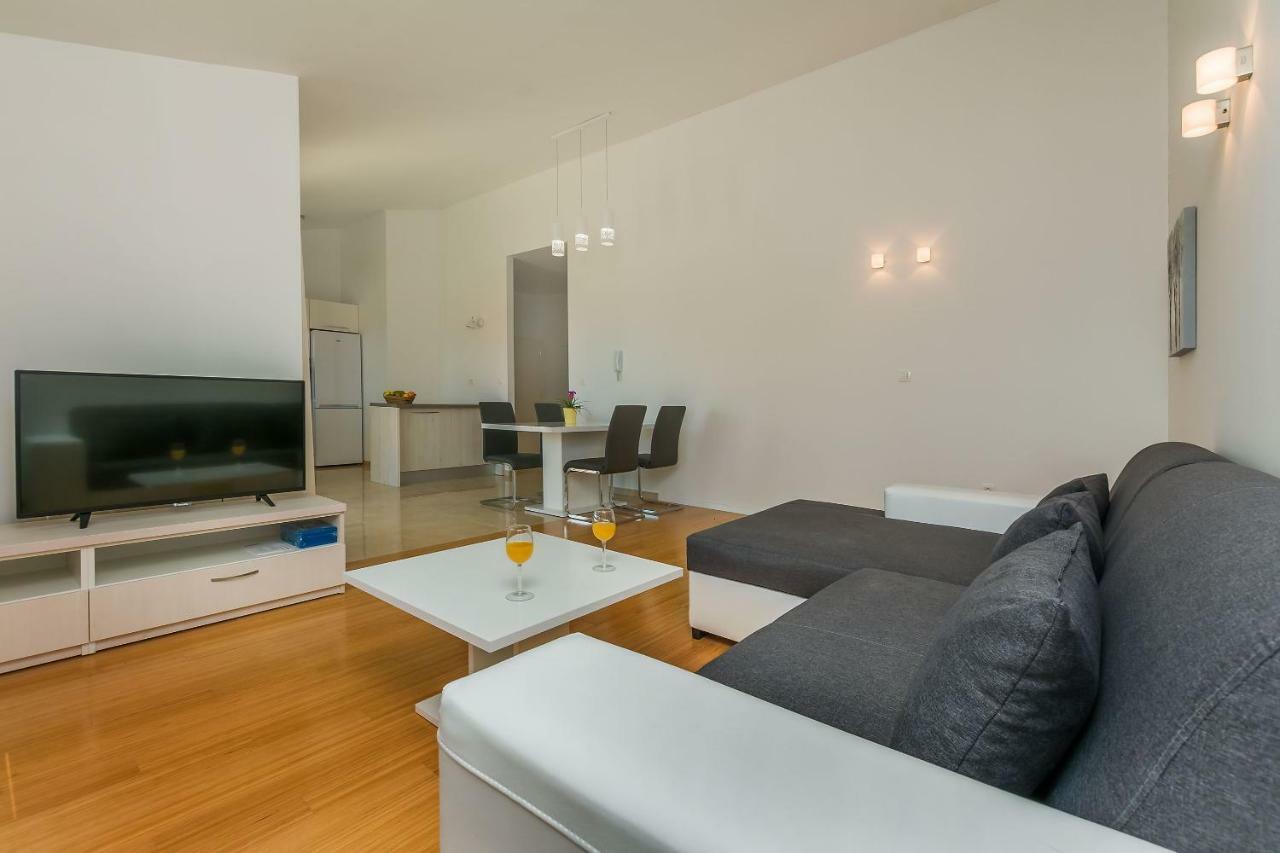 Apartments Villa Aquamarine Duce Bagian luar foto