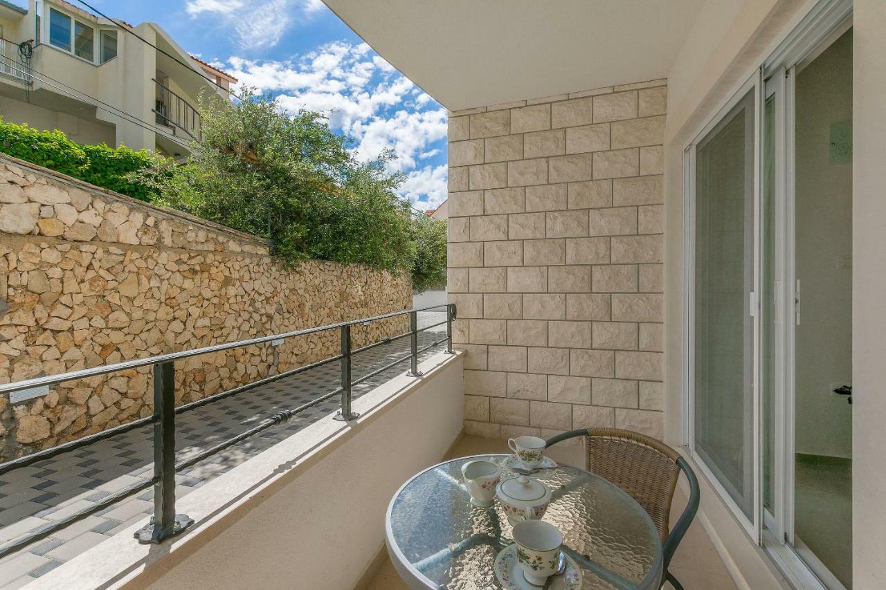 Apartments Villa Aquamarine Duce Bagian luar foto