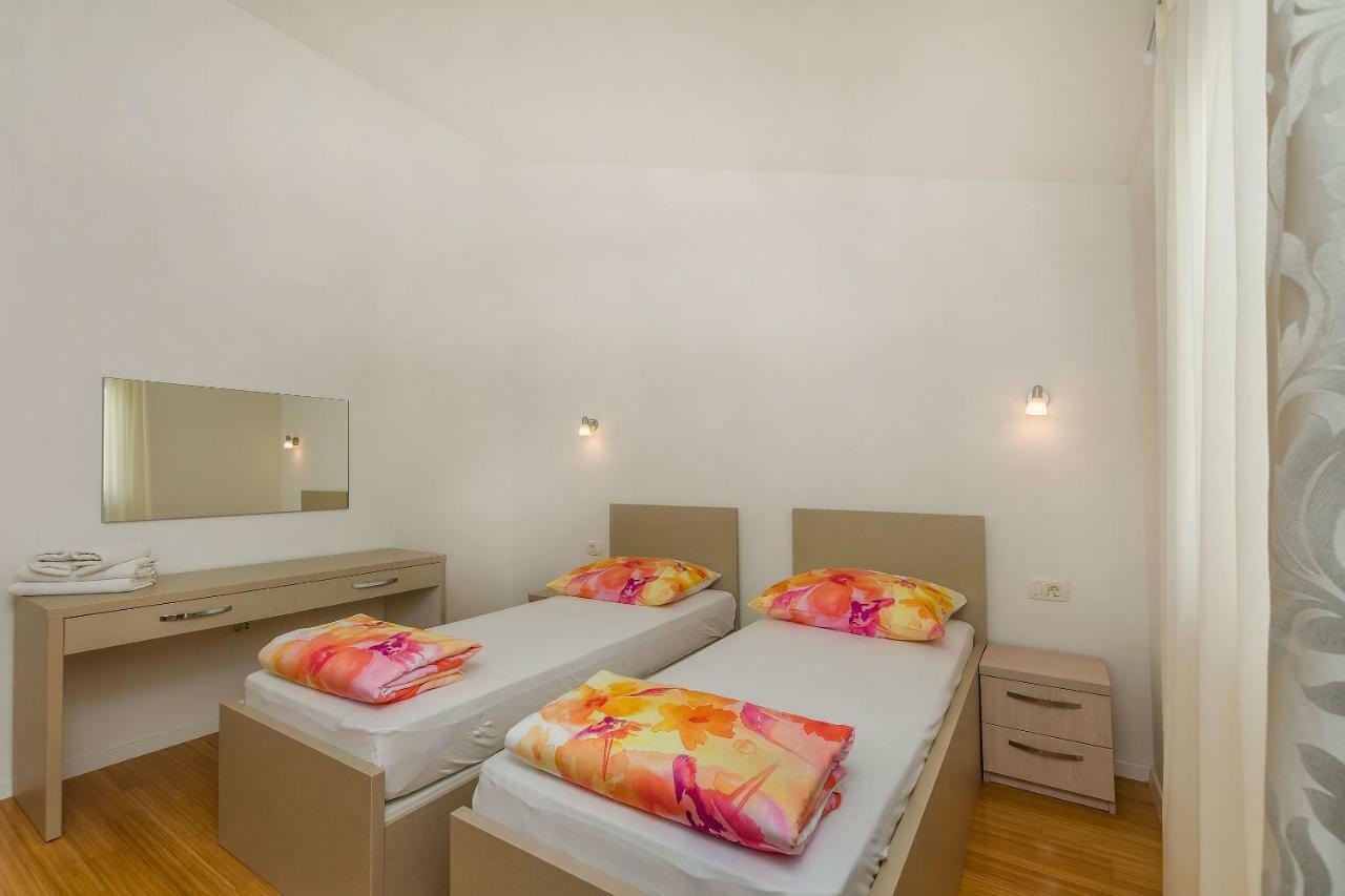 Apartments Villa Aquamarine Duce Bagian luar foto
