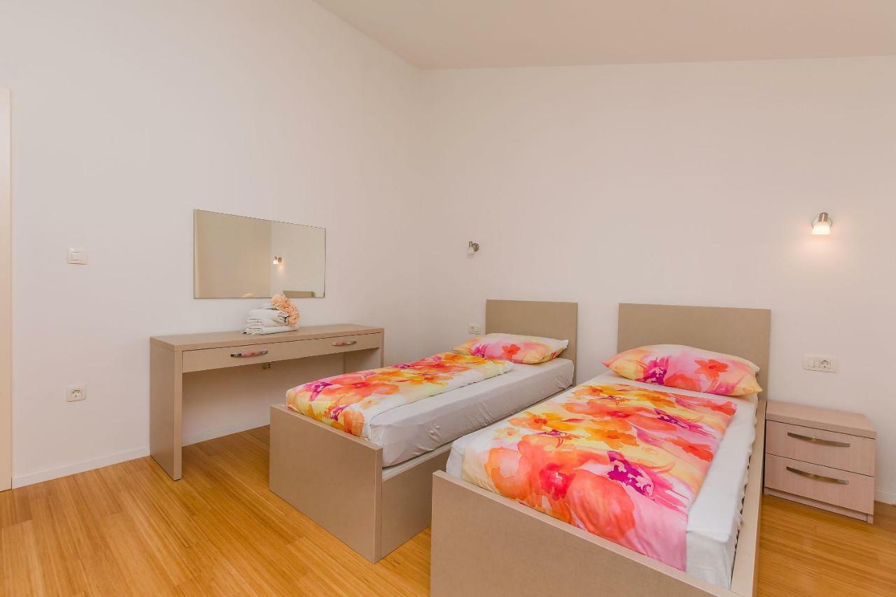 Apartments Villa Aquamarine Duce Bagian luar foto