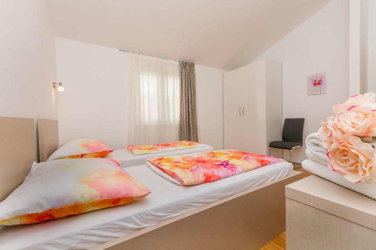 Apartments Villa Aquamarine Duce Bagian luar foto
